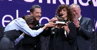 Woman Unknown gana el León de Oro
